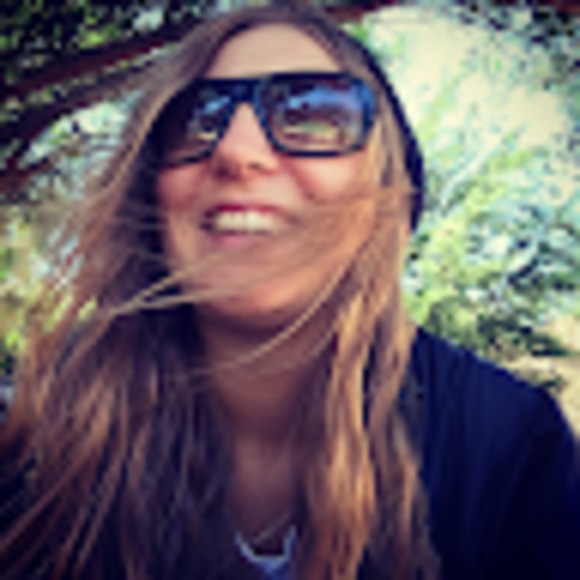 Meet your Posher, Kat - Picture 1 of 1